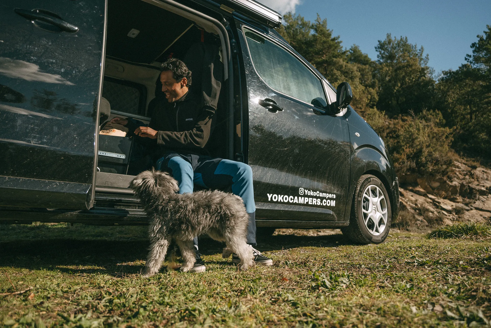 5 claves para viajar con mi mascota en Camper: La aventura pet-friendly definitiva